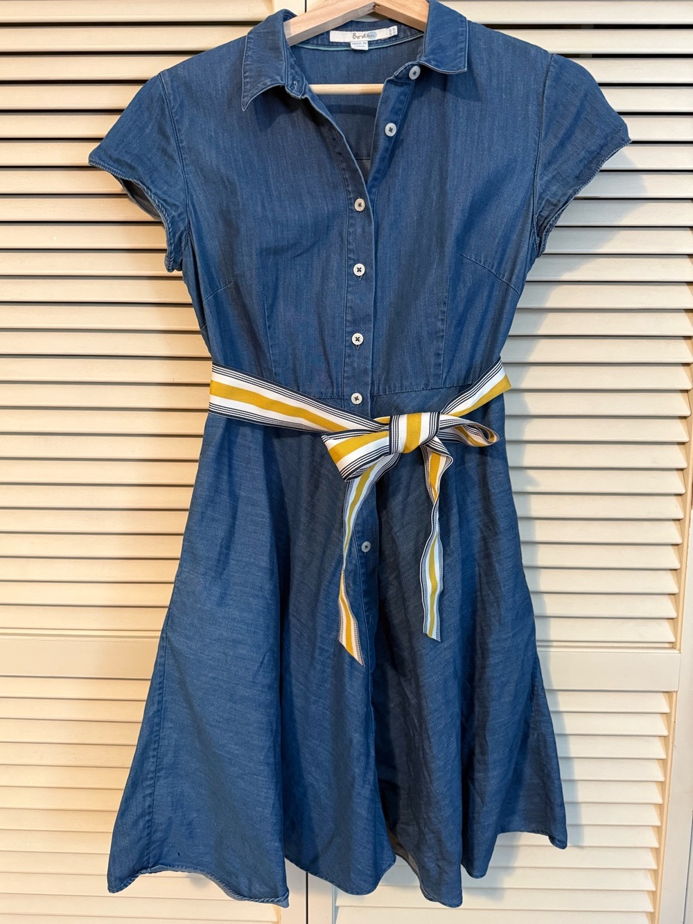 Boden 100% Cotton chambray fit and flare dress with removable ribbon belt - Picture 2 of 6